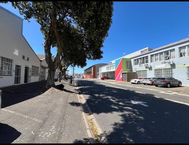 530M² WAREHOUSE TO LET IN PAARDEN EILAND